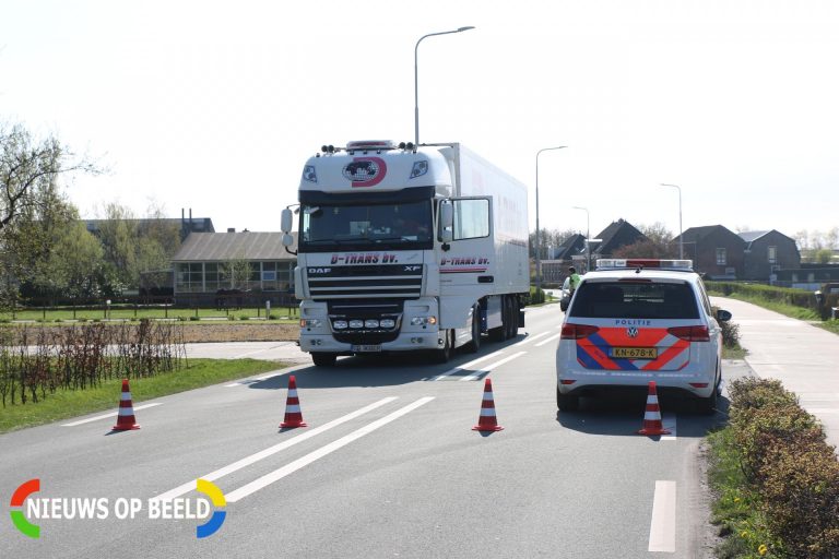 Scooterrijder knalt tegen achterkant vrachtwagen aan Jacoba van Beierenweg Voorhout