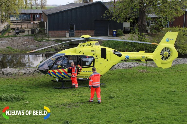 Traumahelikopter opgeroepen voor ongeval tussen personenauto en scooter Woubrugseweg Alphen aan den Rijn