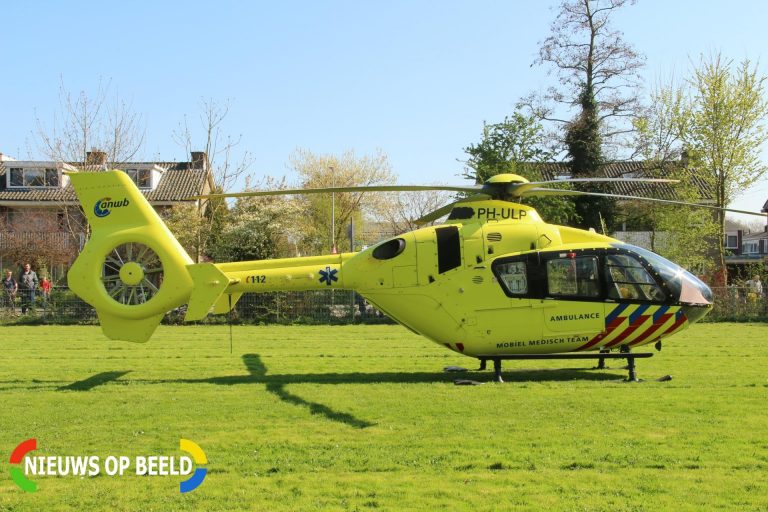 Inzet traumahelikopter trekt veel bekijks Raadhuisplein Krimpen aan den IJssel
