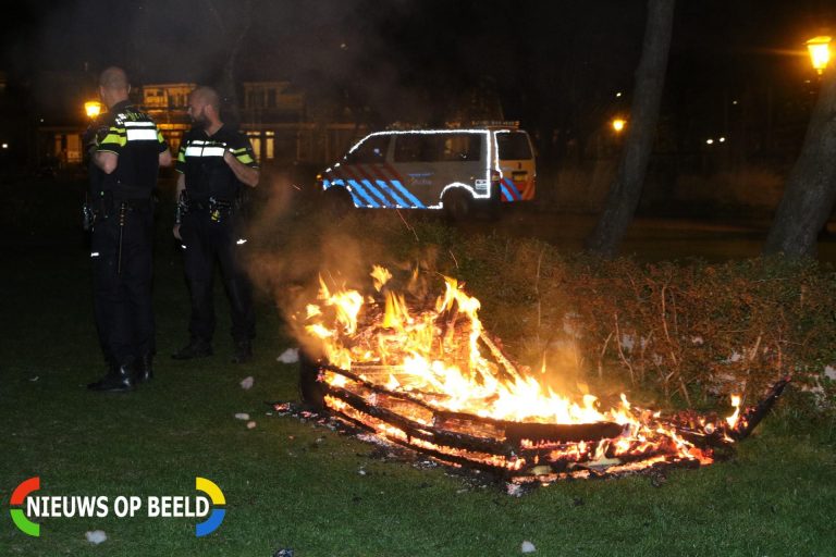 Bankstel in het Kooipark volledig in de brand Kooipark Leiden