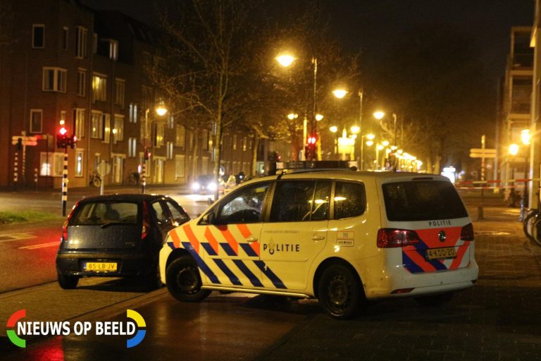 Waterleiding knapt, fietspad afgesloten Langegracht Leiden