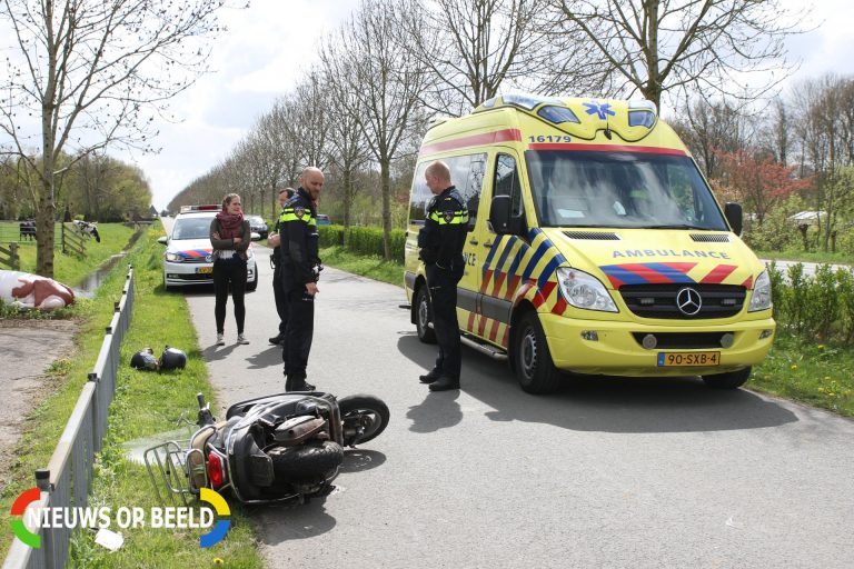 Scooterrijder geschept door personenauto Hofdijklaan Leiderdorp