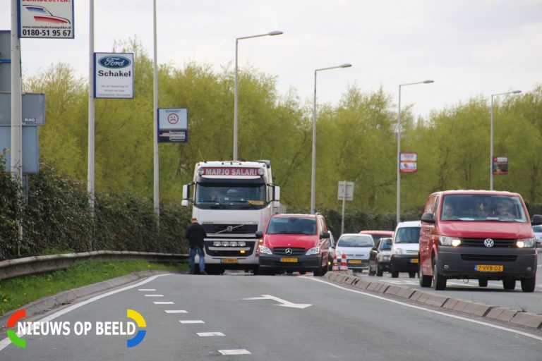 Lichte schade bij aanrijding Algeraweg Capelle aan den IJssel