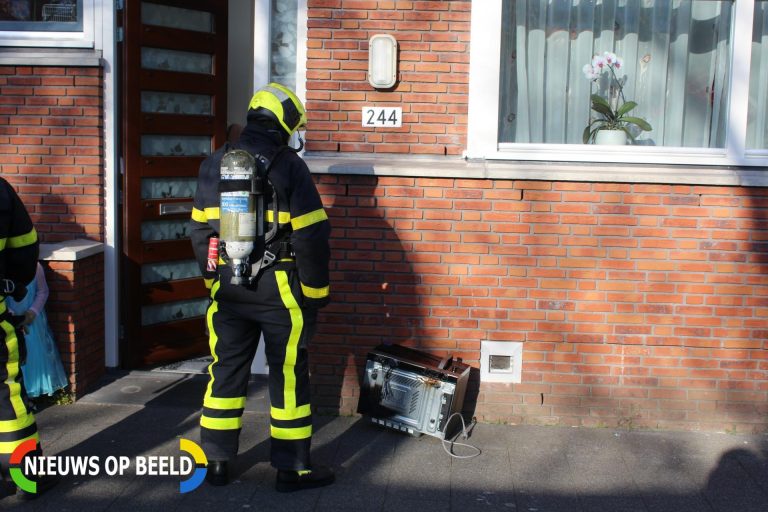 Bewoners reageren snel bij brand in magnetron De la Reyweg Den Haag