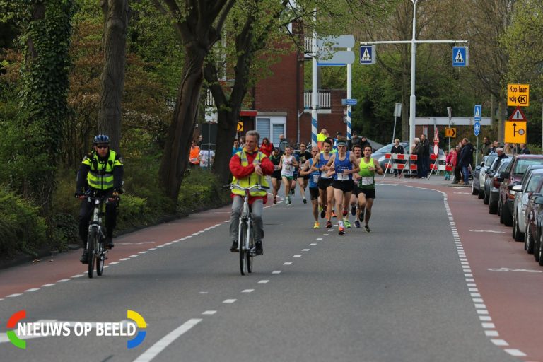 Davey klaassen geeft startschot singelloop Lammenschansweg Leiden