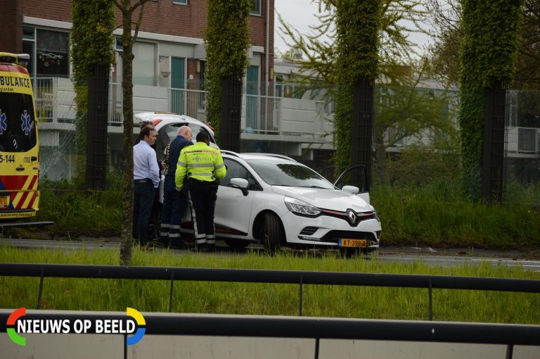 Flinke schade bij aanrijding tussen twee auto’s Nederlandlaan Zoetermeer
