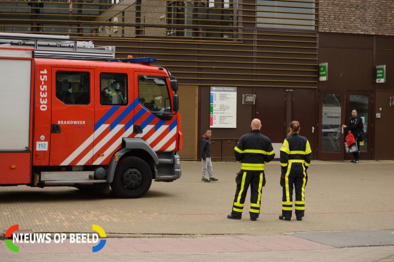 Brandweer rukt uit voor vogel in de problemen Rakkersveld Zoetermeer