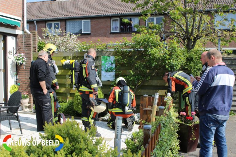 Brandweer rukt uit voor gaslucht in voortuin van woning Lisdoddekreek Leiderdorp