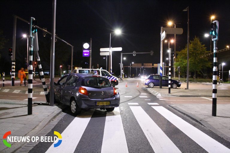 Gewonde bij aanrijding tussen twee auto’s Stadhoudersweg Rotterdam