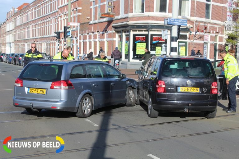 Tram flinke vertraging door aanrijding op trambaan Loosduinsekade Den Haag