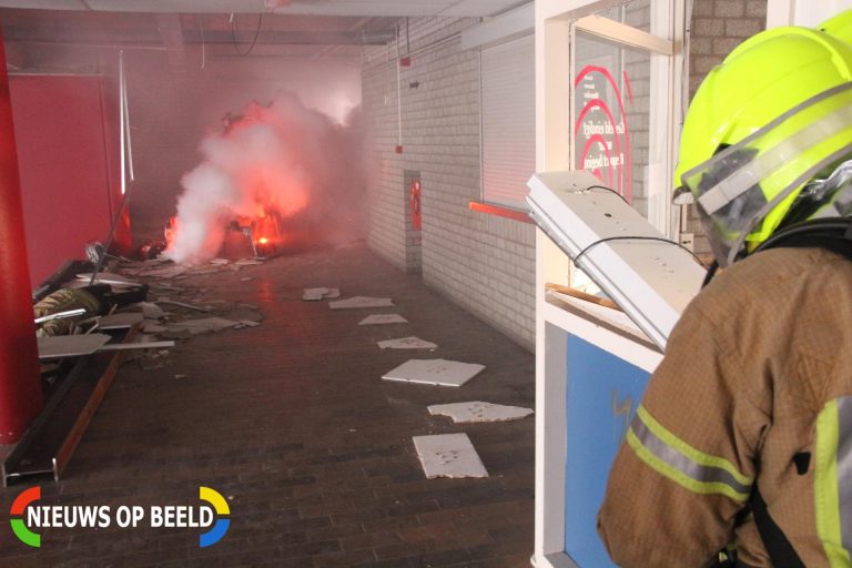 Grote brandweeroefening in oude IJsselcollege Alkenlaan Capelle aan den IJssel