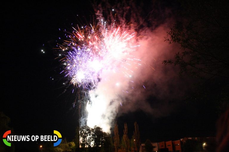 Vuurwerkshow enorm spektakel Landmeterplein Bergschenhoek