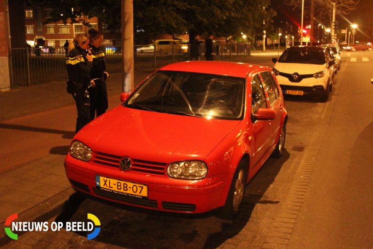 Auto rijdt door na aanrijding met scooter Hoefkade Den Haag