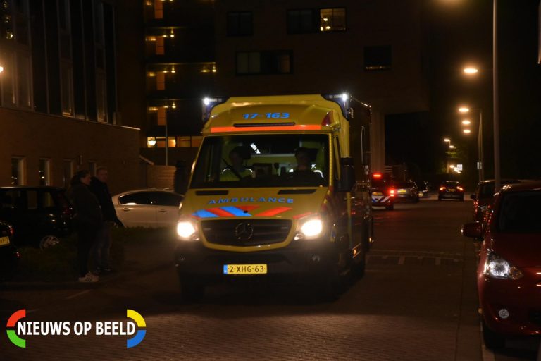 Brandweer onderzoekt melding van brand in woning Beugstraat Hoogvliet