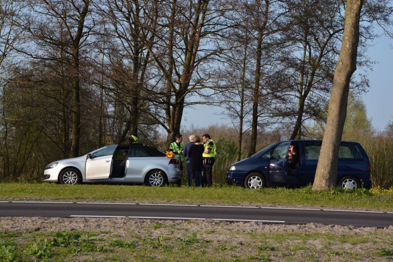 Eend overleden na aanrijding tussen 3 voertuigen