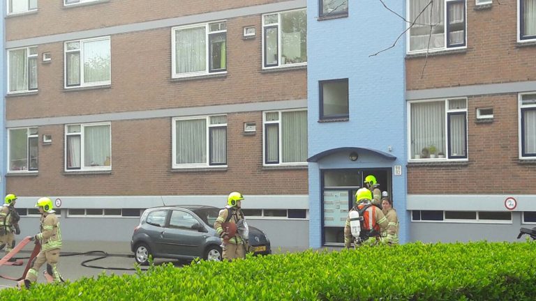 Felle brand in portiekwoning Mertensstraat Rotterdam
