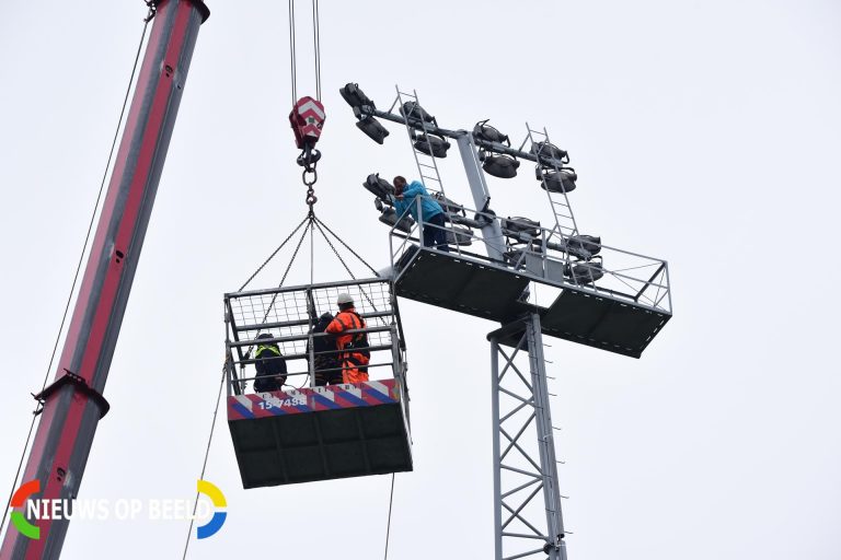 Man verschanst zich in lichtmast Excelsior stadion