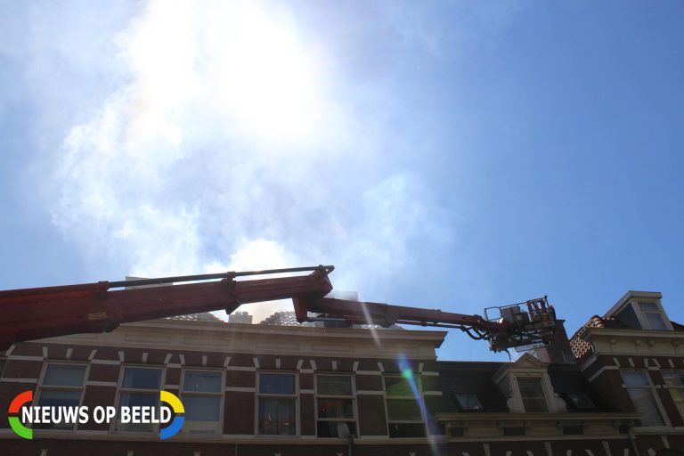 Flinke brand op bovenste etage van een woning Loosduinsekade Den Haag