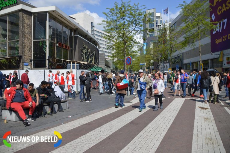 Feyenoord na 18 jaar weer landskampioen Coolsingel Rotterdam