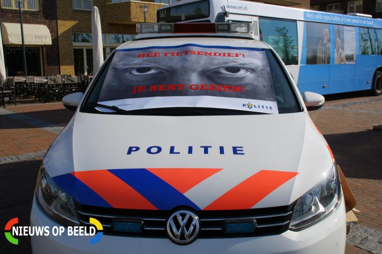 Flyeractie tegen fietsendiefstal bij metrostations Berkel Westpolder Berkel en Rodenrijs
