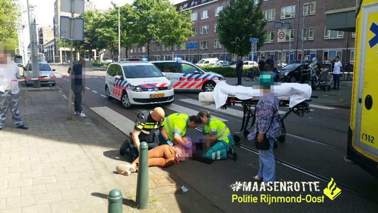 Persoon gewond na aanrijding Crooswijksestraat Rotterdam