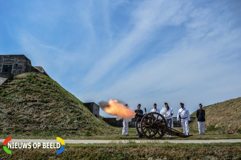 Voorne in stelling Plein Fort Haerlem Hellevoetsluis