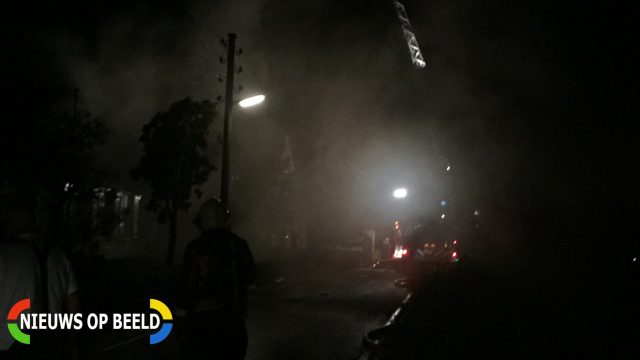Uitslaande brand in woning met rietendak Benedenberg Bergambacht - Nieuws op Beeld