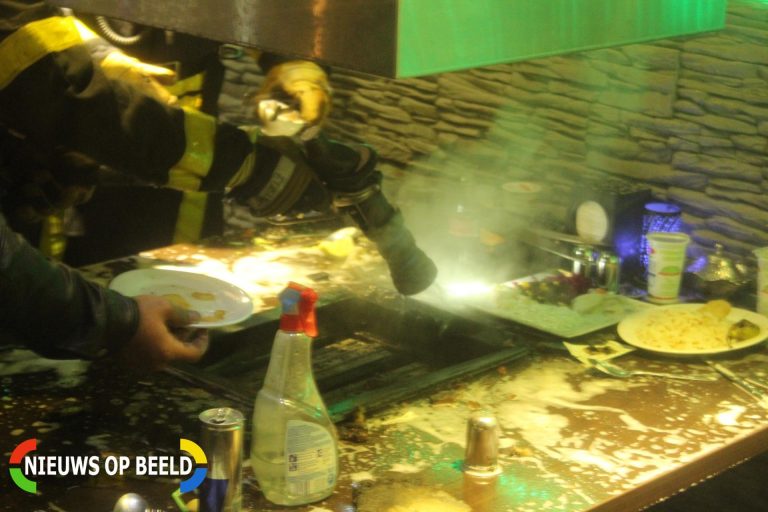 BBQ restaurant ontruimd na brand in tafel Kempstraat Den Haag