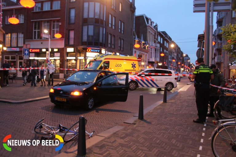 Wielrenner gewond na aanrijding met auto Gedempte Burgwal Den Haag