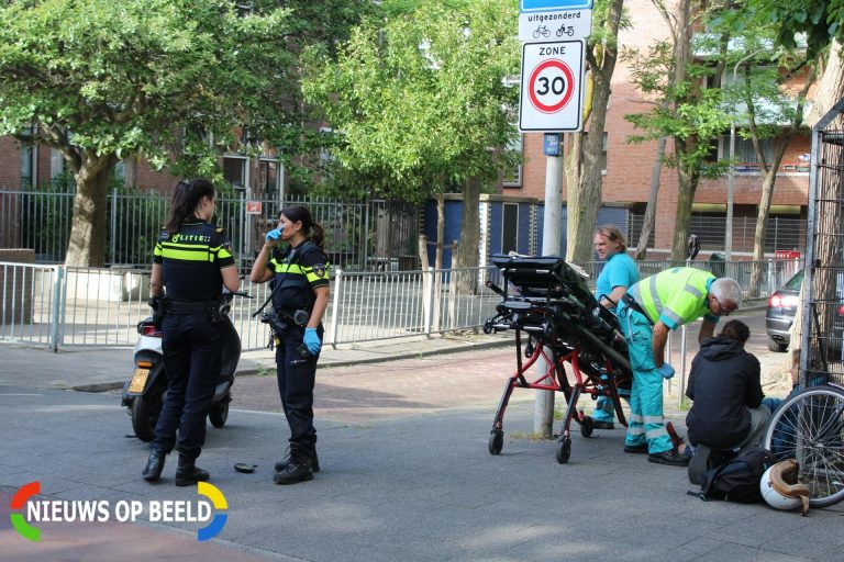 Twee gewonden bij aanrijding tussen een scooter en een auto Natalstraat Den Haag