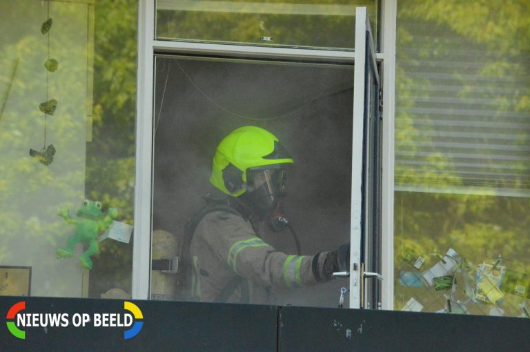 Rook in woning door brandende oven Bachplein Berkel en Rodenrijs