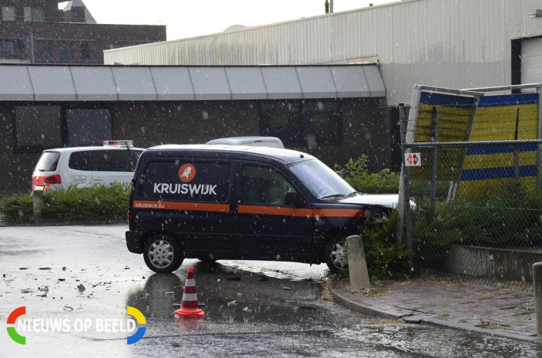 Flinke schade bij aanrijding op kruising Ambachtstraat Bergambacht