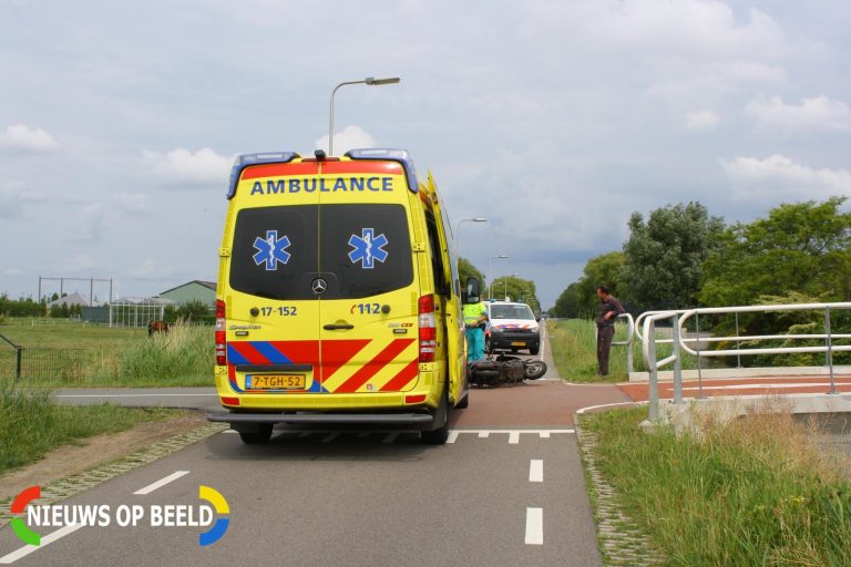 Personenauto en scooter botsen Meerweg Berkel en Rodenrijs