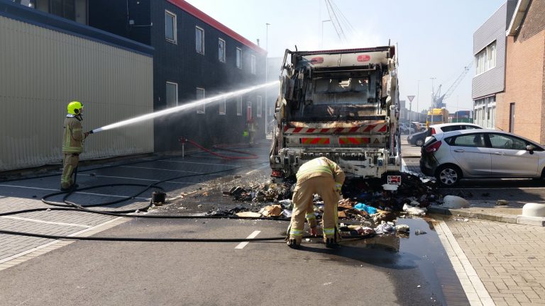 Brand in vuilniswagen Eekhoutstraat Rotterdam