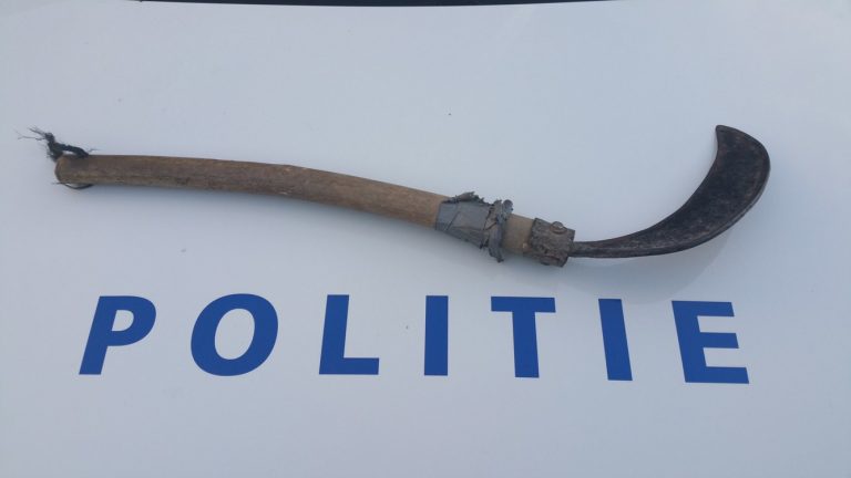 Politie houdt verwarde man met kapmes aan Reigerlaan Capelle aan den IJssel