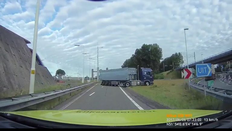 Vrachtwagenchauffeur rijdt roekeloos spook A15 Rozenburg