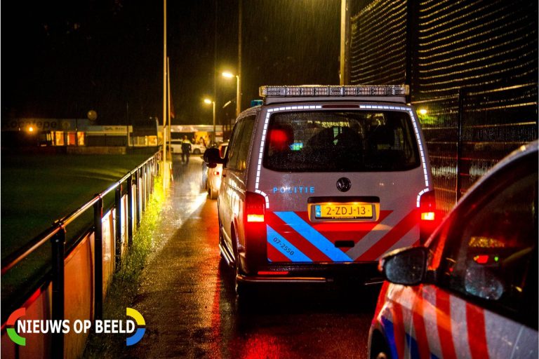 Hulpdiensten rukken massaal uit voor vechtpartij in voetbalkantine Oldegaarde Rotterdam