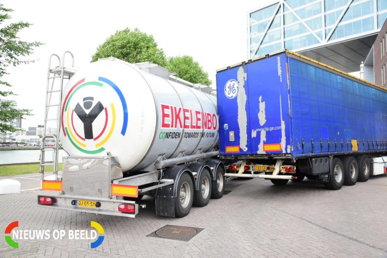 Vrachtwagen komt met trailer in andere vrachtwagen terecht Nassaukade Rotterdam