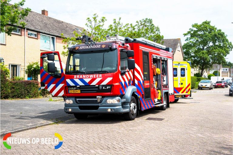 Brandweer blust brand in meterkast woning Junopad Spijkenisse
