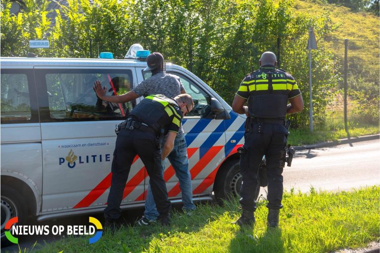 Buurtbewoners en buurtpreventie houden fietsendieven staande Zwaardijk Poortugaal