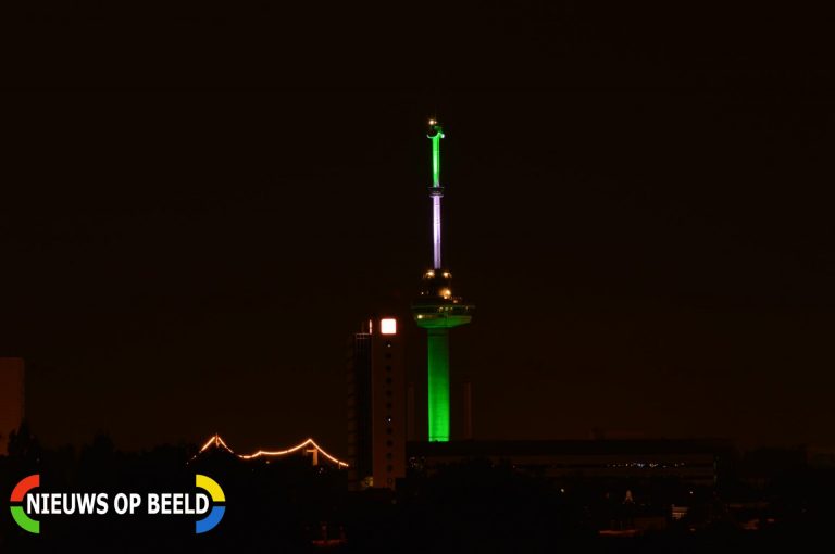 Euromast kleurt groen wit Parkhaven Rotterdam