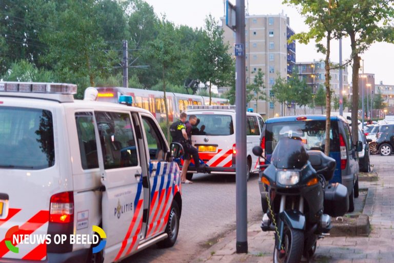 Politiehelikopter ondersteunt bij aanhoudingen voor vuurwapenmelding Louis Armstrongweg Rotterdam