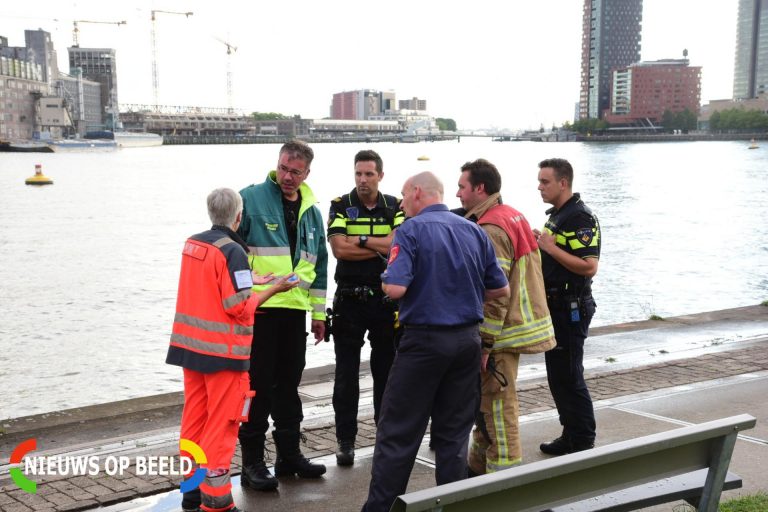 Man en kind uit Maas gered Hillelaan Rotterdam