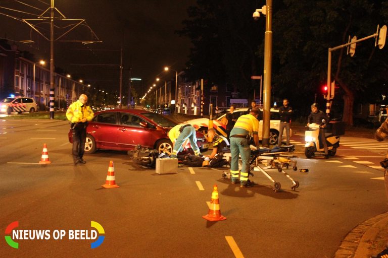 Scooterrijder gewond na aanrijding met auto Melis Stokelaan Den Haag
