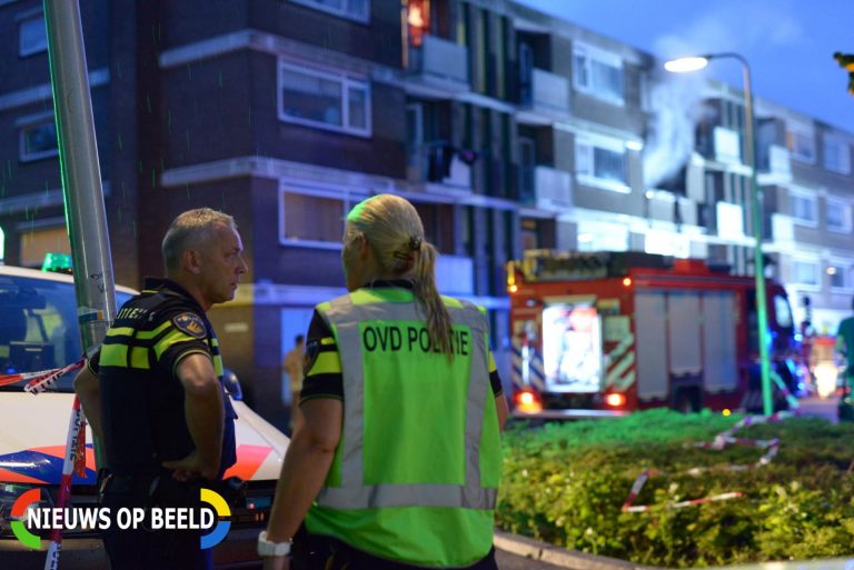Twee aanhoudingen na uitslaande brand in woning Wingerd Capelle aan den IJssel (VIDEO UPDATE)