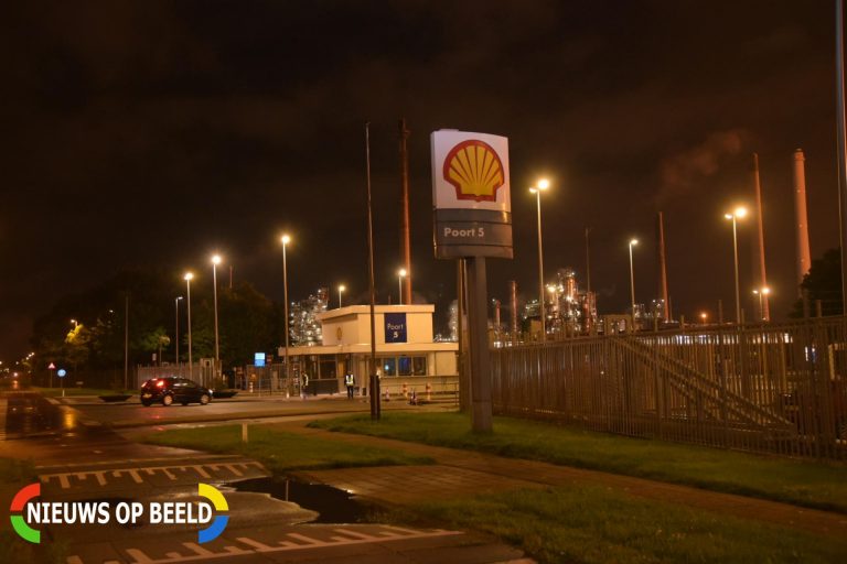 Flinke brand bij Shell in wijde omgeving te zien Vondelingenweg Rotterdam