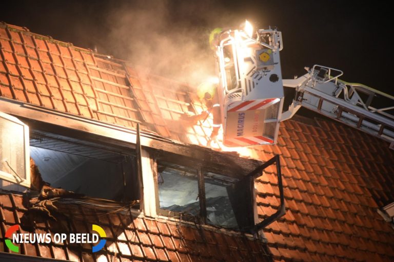 Twee lichtgewonden bij uitslaande woningbrand Koraalstraat Rotterdam