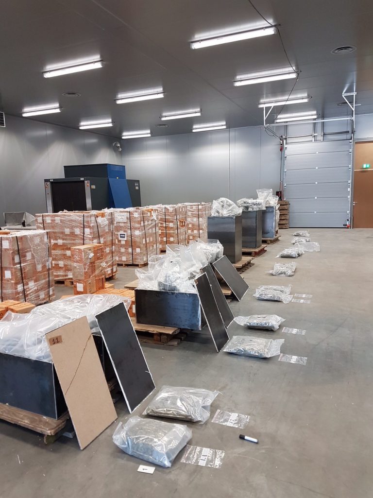 Douane onderschept 150kilo wiet tussen wandtegels in Rotrerdamse Haven