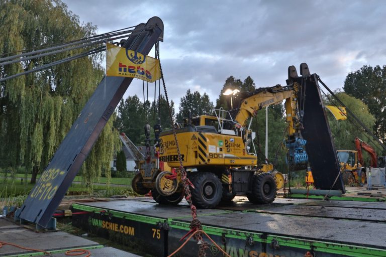 Berging graafmachine Achterwillenseweg Gouda voltooid