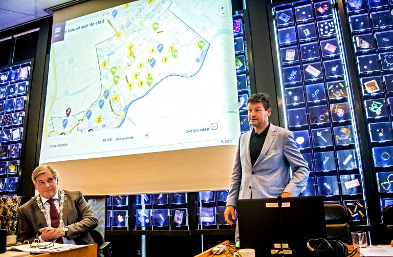 Wethouder Dick van Sluis Capelle aan den IJssel lanceert website capellebouwtaandestad.nl
